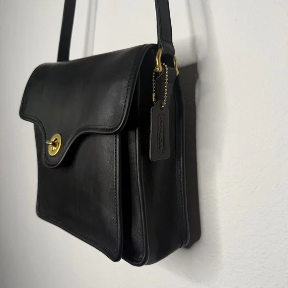 Coach Vintage Shelton Black Glove Tanned Leather Crossbody Bag Brass Hardware - Picture 3 of 11